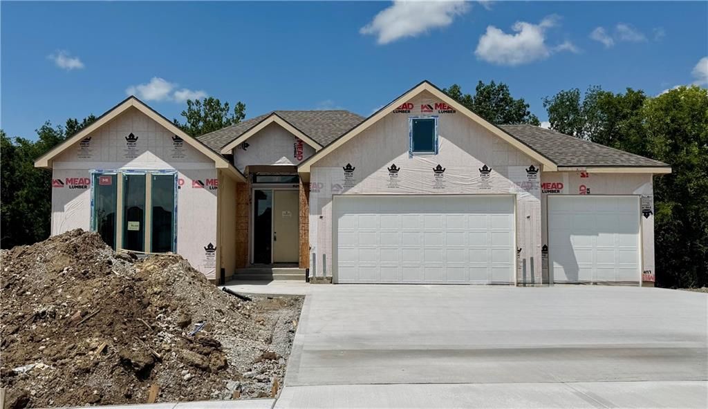 9004 N EVERTON Avenue, Kansas City, MO 64153