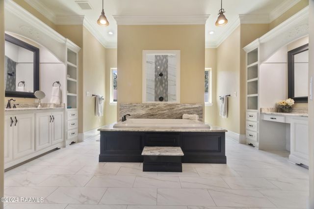 701 Louis Arceneaux Road, Lafayette, LA 70507