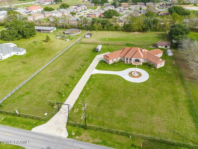 701 Louis Arceneaux Road, Lafayette, LA 70507