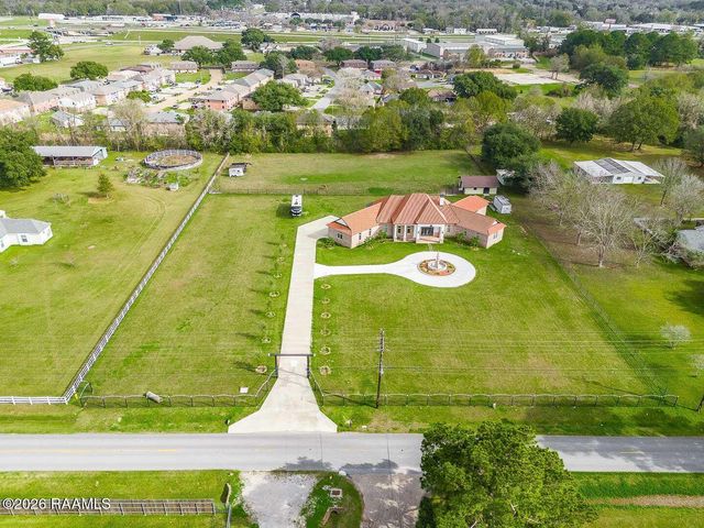 701 Louis Arceneaux Road, Lafayette, LA 70507