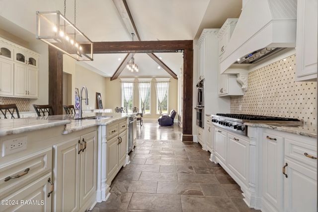 701 Louis Arceneaux Road, Lafayette, LA 70507