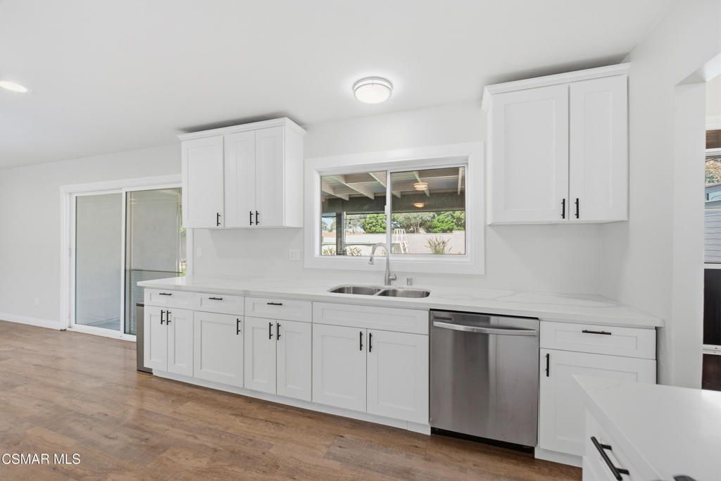 Image 10 of property listing at 3055 Waco Avenue, Simi Valley, CA 93063