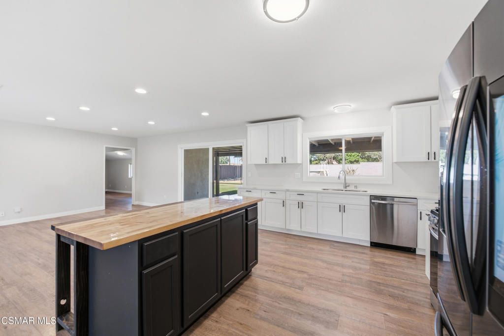 Image 11 of property listing at 3055 Waco Avenue, Simi Valley, CA 93063