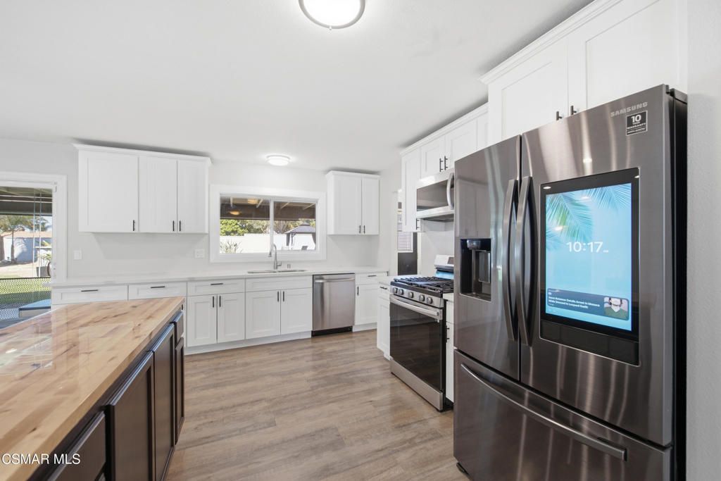 Image 12 of property listing at 3055 Waco Avenue, Simi Valley, CA 93063