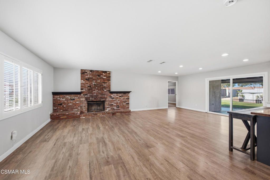 Image 13 of property listing at 3055 Waco Avenue, Simi Valley, CA 93063