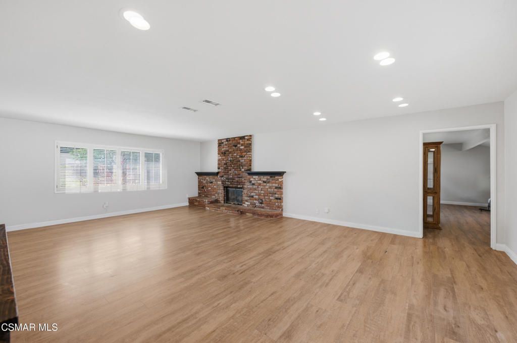 Image 14 of property listing at 3055 Waco Avenue, Simi Valley, CA 93063