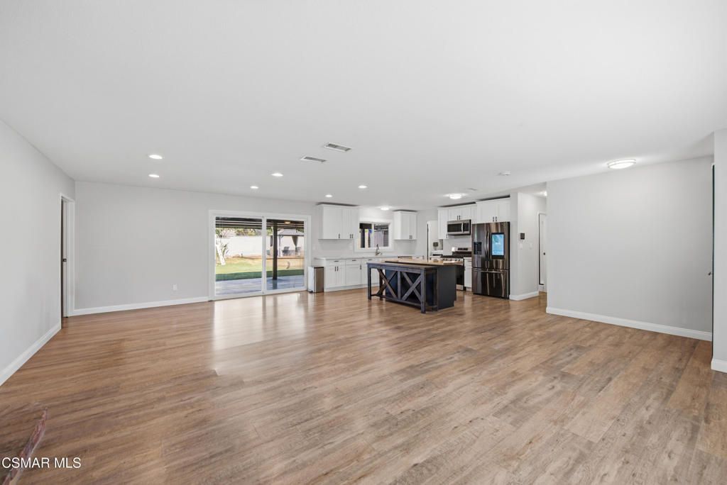 Image 15 of property listing at 3055 Waco Avenue, Simi Valley, CA 93063