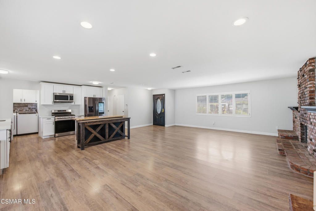 Image 4 of property listing at 3055 Waco Avenue, Simi Valley, CA 93063