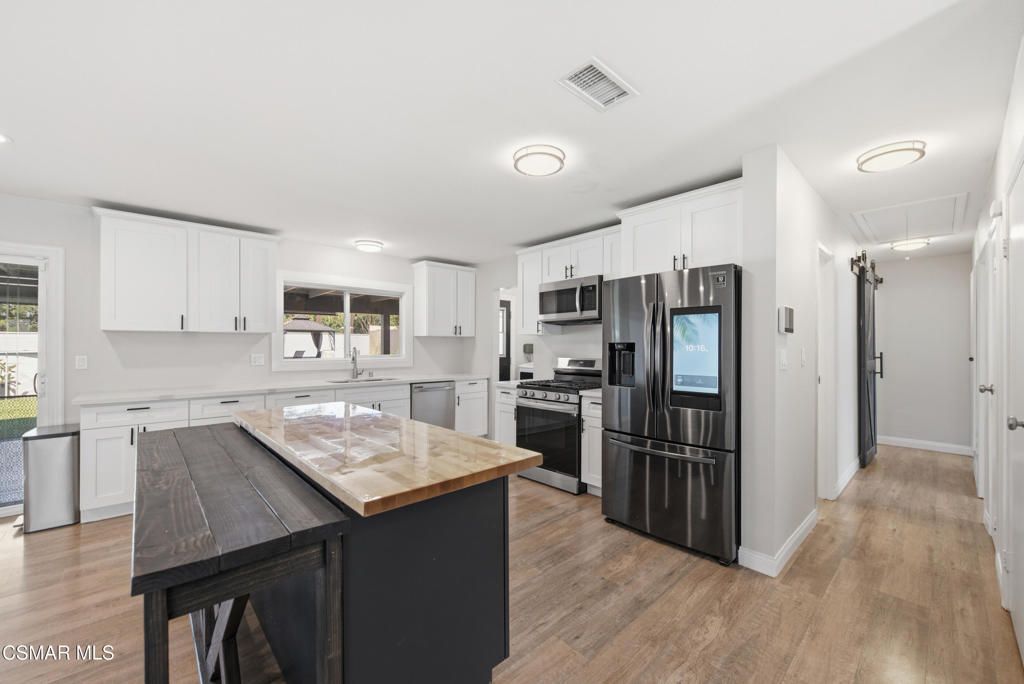 Image 9 of property listing at 3055 Waco Avenue, Simi Valley, CA 93063