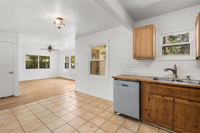 2618 NE 10TH TERRACE, Gainesville, FL 32609