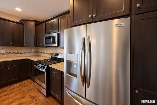 6305 W Clairemont Court, Edwards, IL 61528