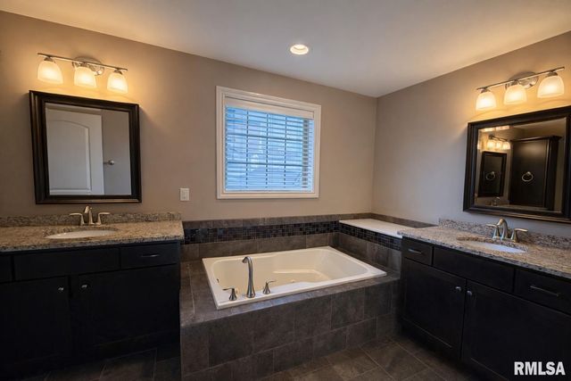 6305 W Clairemont Court, Edwards, IL 61528