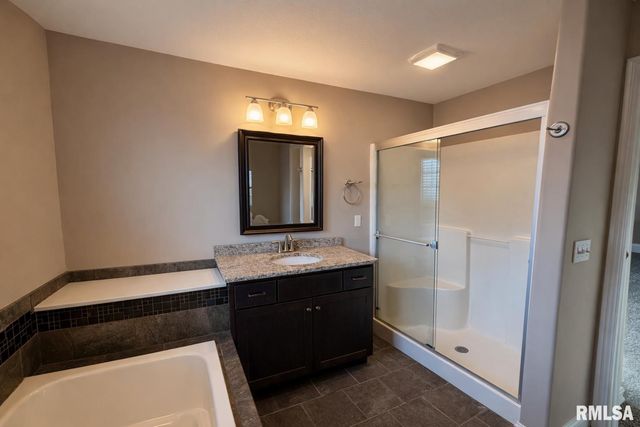 6305 W Clairemont Court, Edwards, IL 61528