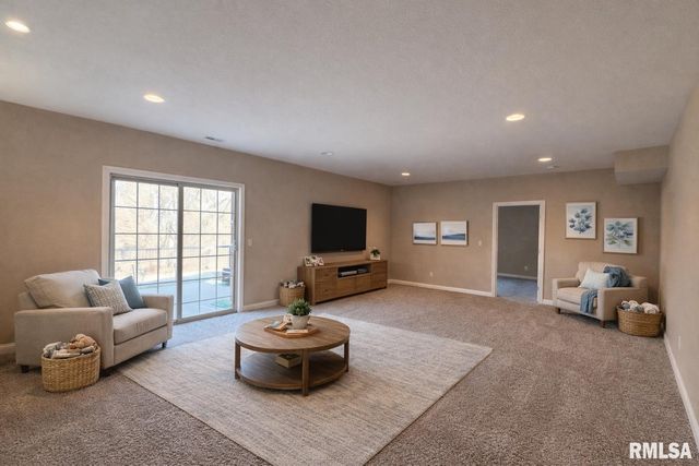 6305 W Clairemont Court, Edwards, IL 61528