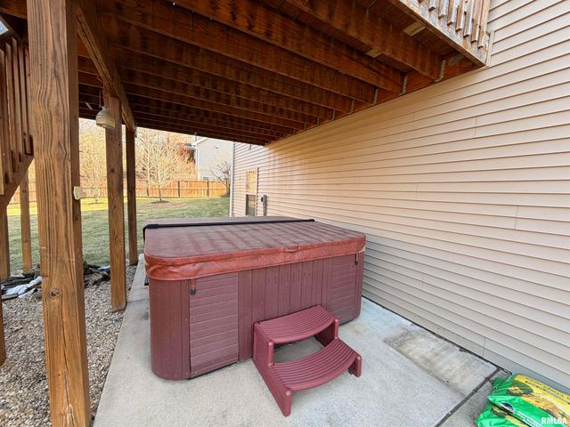 6305 W Clairemont Court, Edwards, IL 61528