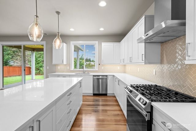 10901 71st Avenue E, Puyallup, WA 98373