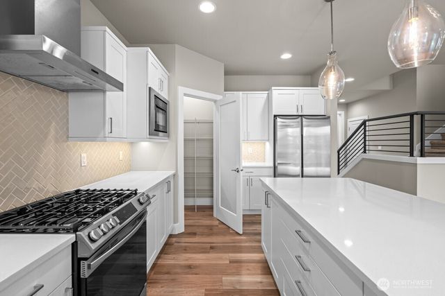 10901 71st Avenue E, Puyallup, WA 98373