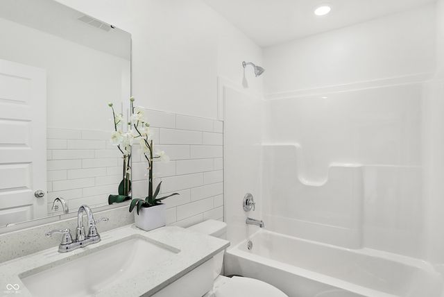 2256 Hemlock Circle, Greenfield, IN 46140