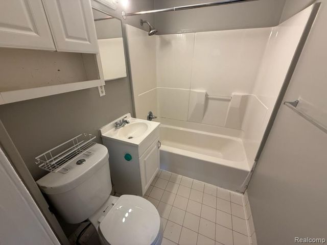 8902 Thorpe Street, Livonia, MI 48150