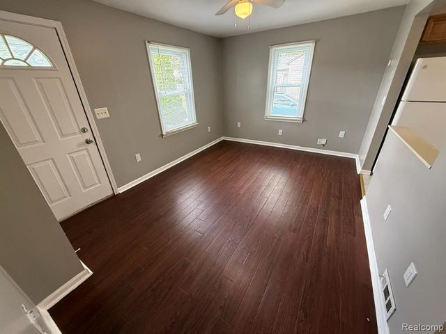 8902 Thorpe Street, Livonia, MI 48150