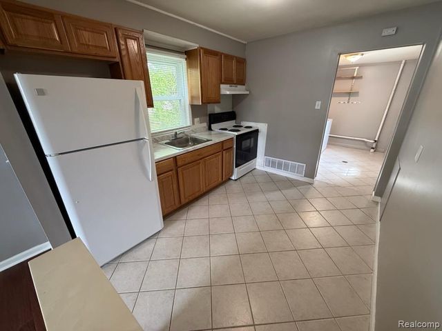 8902 Thorpe Street, Livonia, MI 48150