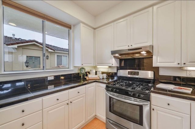 88 17th Avenue 304, San Mateo, CA 94402