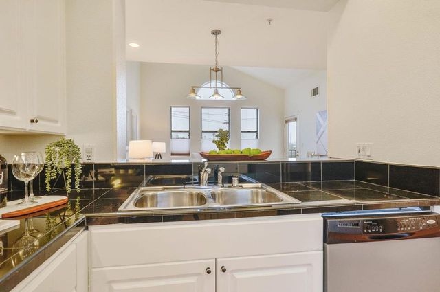 88 17th Avenue 304, San Mateo, CA 94402