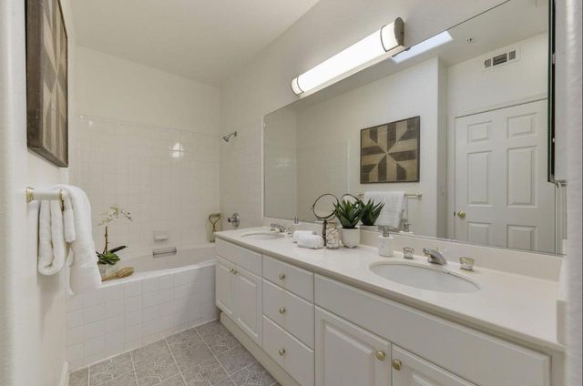 88 17th Avenue 304, San Mateo, CA 94402