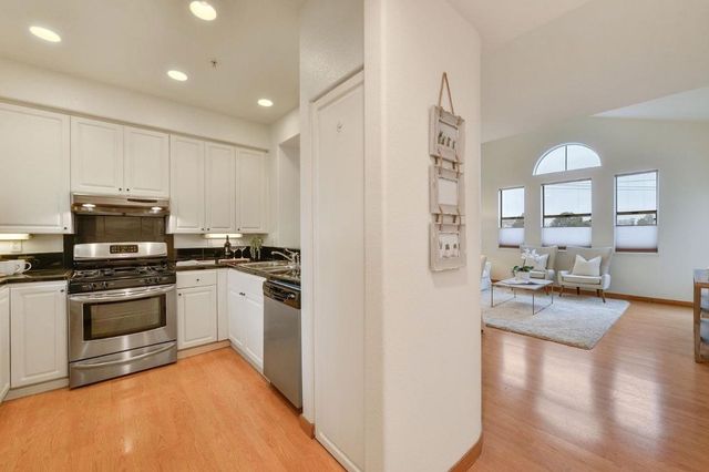 88 17th Avenue 304, San Mateo, CA 94402