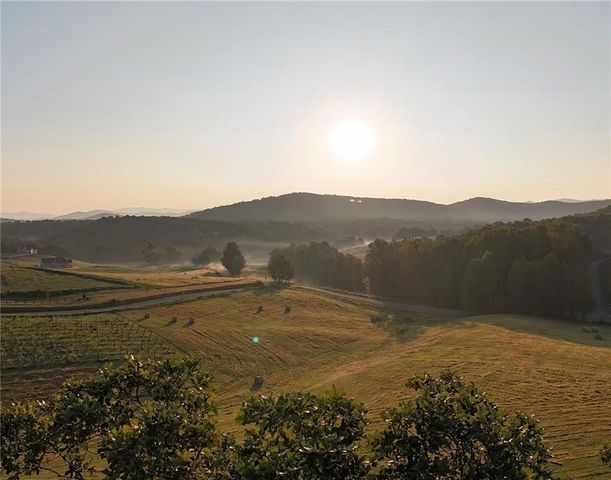 2468 Twisted Oak Road, Talking Rock, GA 30175