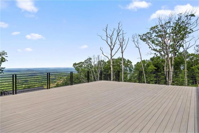 2468 Twisted Oak Road, Talking Rock, GA 30175