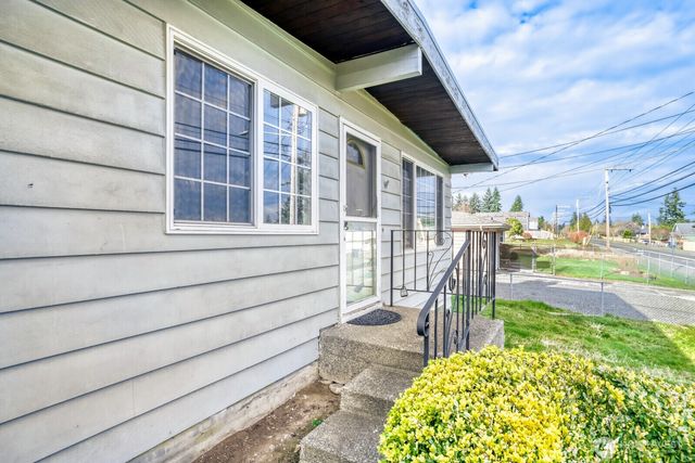 17028 Larch Way, Lynnwood, WA 98037