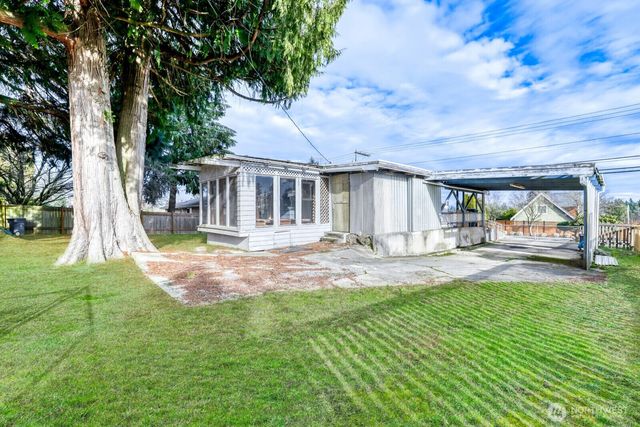 17028 Larch Way, Lynnwood, WA 98037