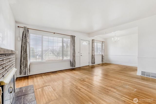 17028 Larch Way, Lynnwood, WA 98037