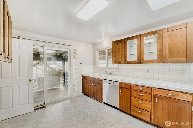 17028 Larch Way, Lynnwood, WA 98037