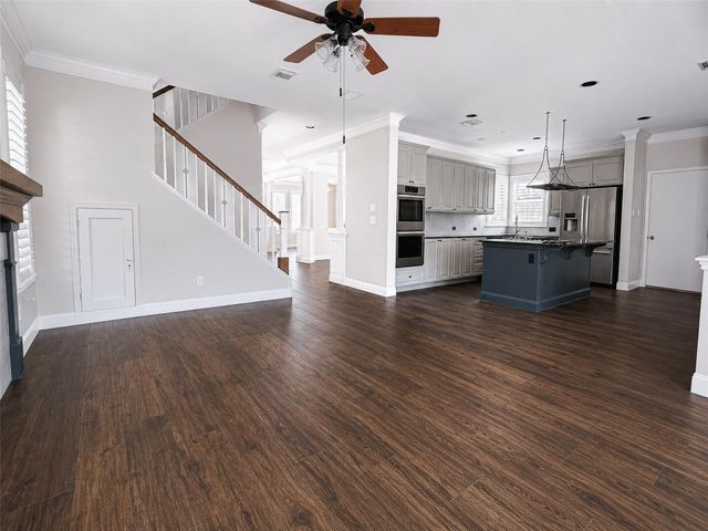 18 Doeskin Place, The Woodlands, TX 77382