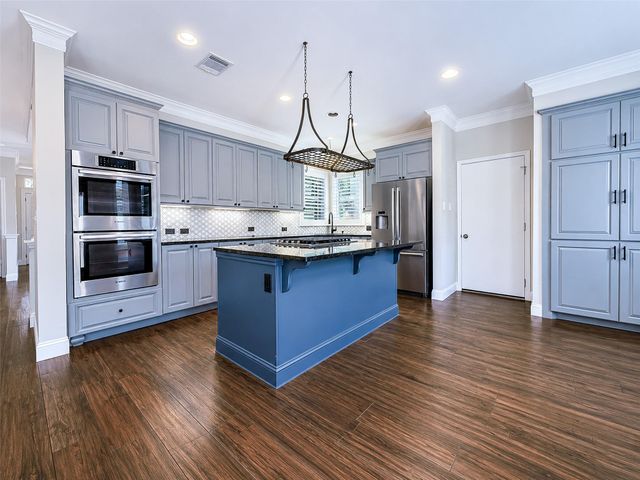 18 Doeskin Place, The Woodlands, TX 77382