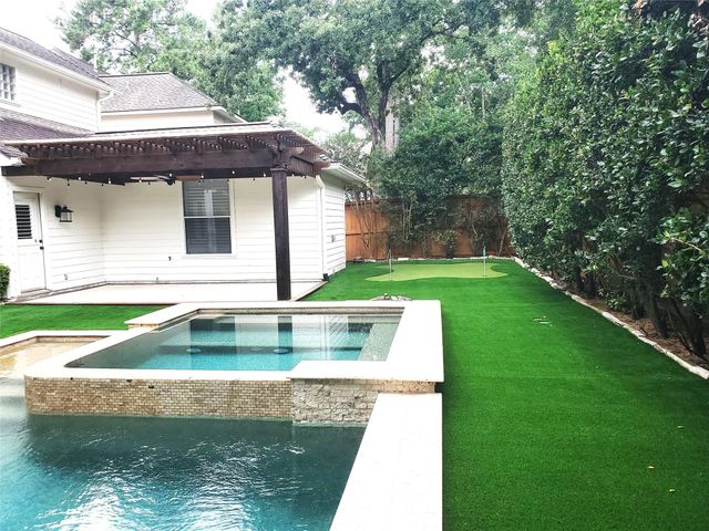18 Doeskin Place, The Woodlands, TX 77382