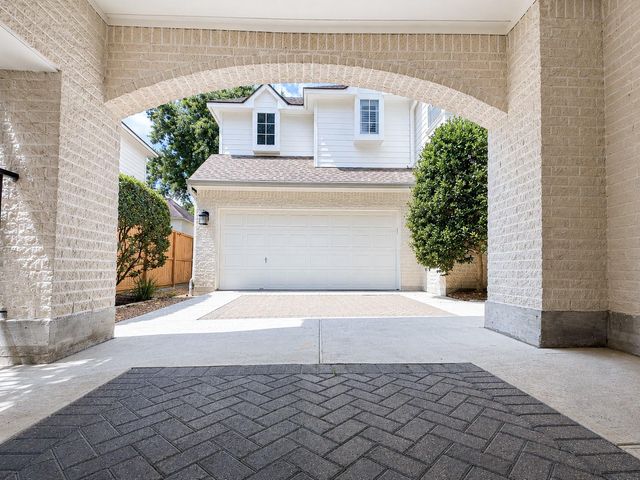 18 Doeskin Place, The Woodlands, TX 77382
