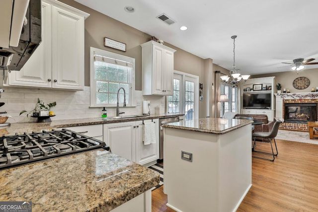 10 Woodshire, Newnan, GA 30265