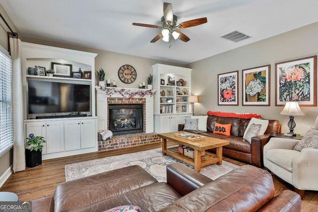 10 Woodshire, Newnan, GA 30265