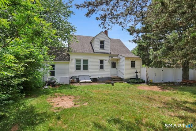 32 Maple Street, Middlefield, CT 06481