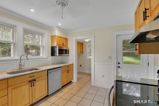 32 Maple Street, Middlefield, CT 06481