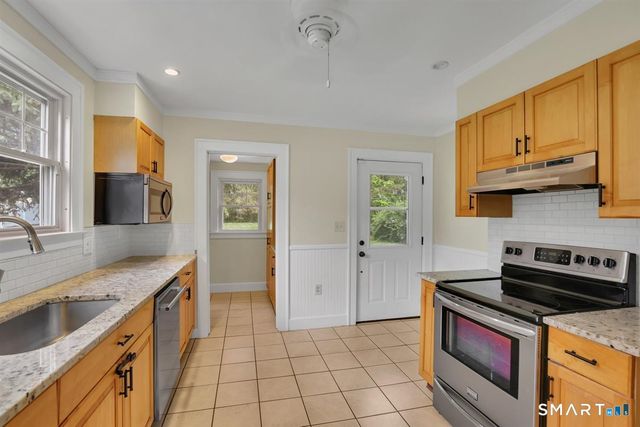 32 Maple Street, Middlefield, CT 06481