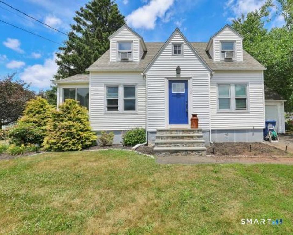 32 Maple Street, Middlefield, CT 06481