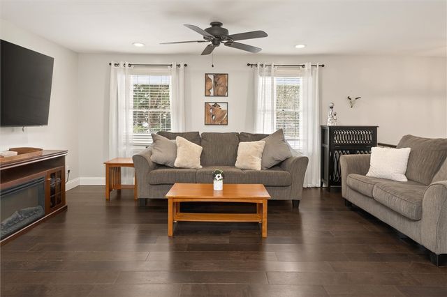 826 Independence Drive, Webster, NY 14580