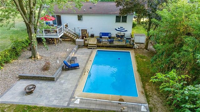 826 Independence Drive, Webster, NY 14580