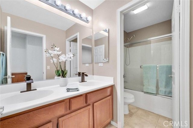 8424 Hoover Court, Oak Hills, CA 92344