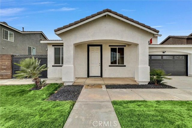 8424 Hoover Court, Oak Hills, CA 92344