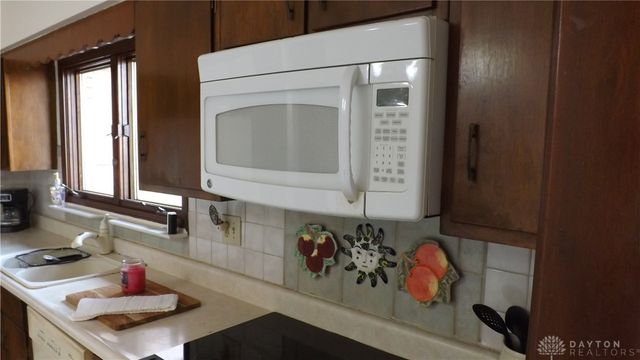 801 Crestmont Drive, Riverside, OH 45431